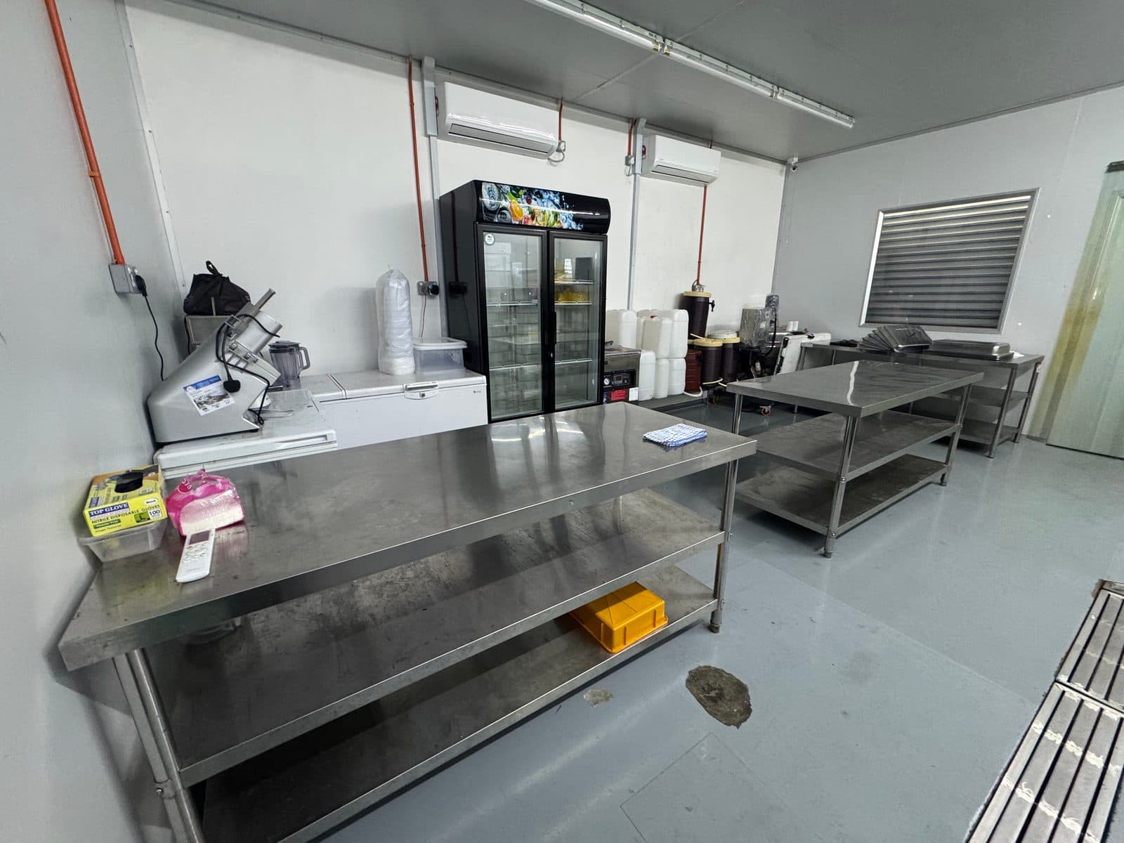 Prep area with chiller and cold storage