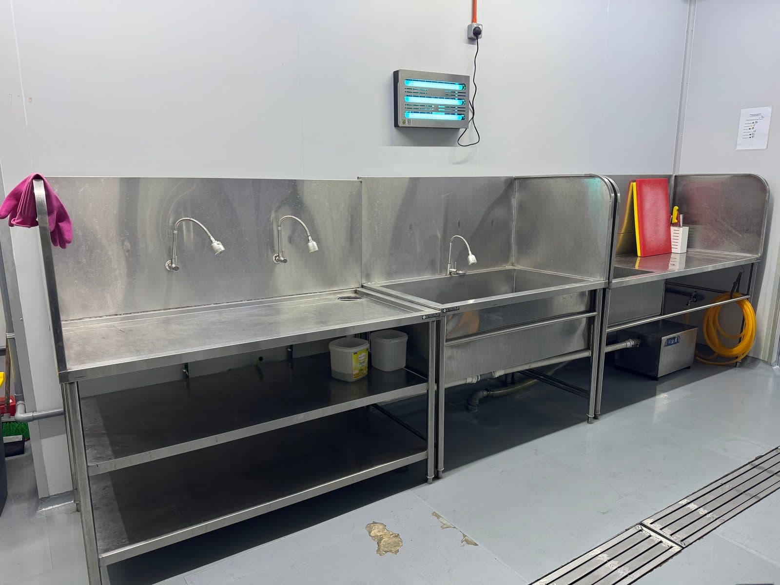 Wash-up station with UV insect trap